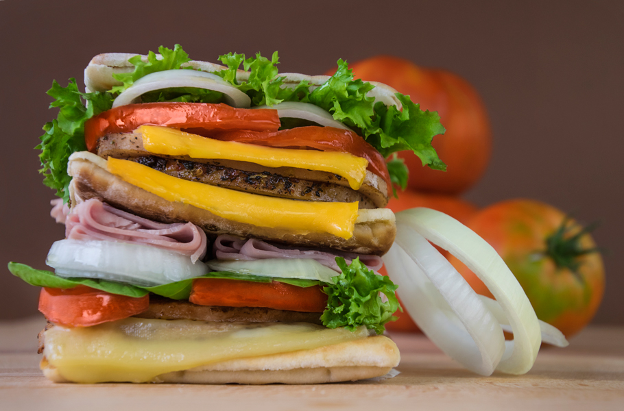 Sandwich de Jamón con Tomate